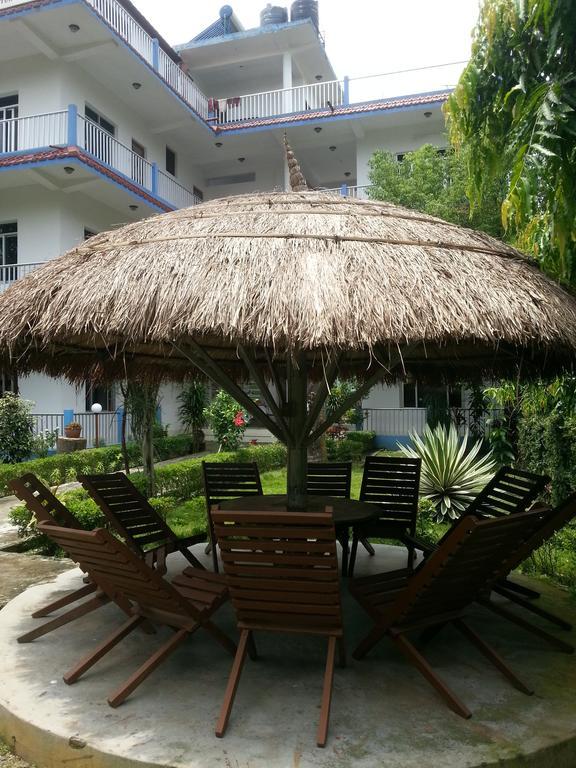 Hotel Shiva'S Dream Sauraha Eksteriør billede