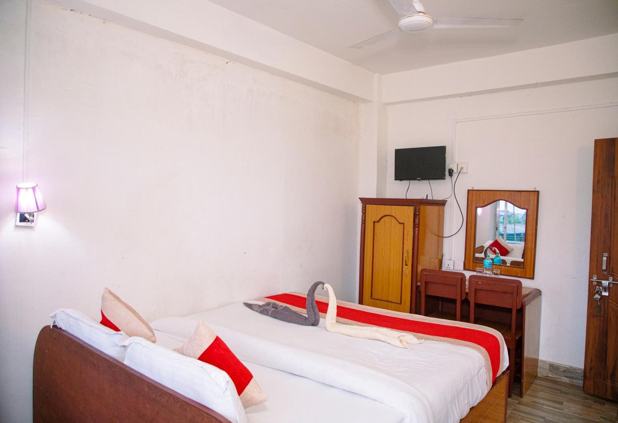 Hotel Shiva'S Dream Sauraha Eksteriør billede