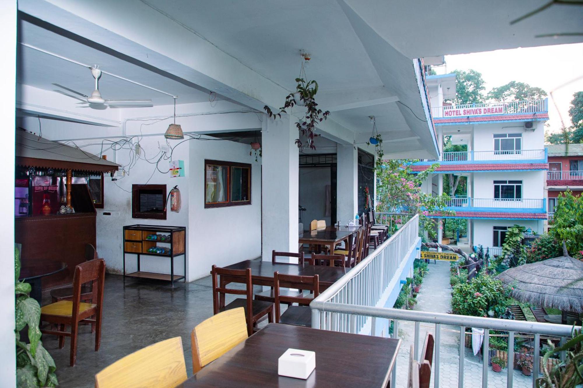 Hotel Shiva'S Dream Sauraha Eksteriør billede
