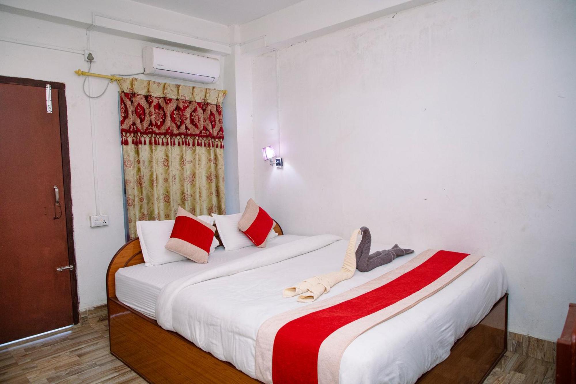 Hotel Shiva'S Dream Sauraha Eksteriør billede