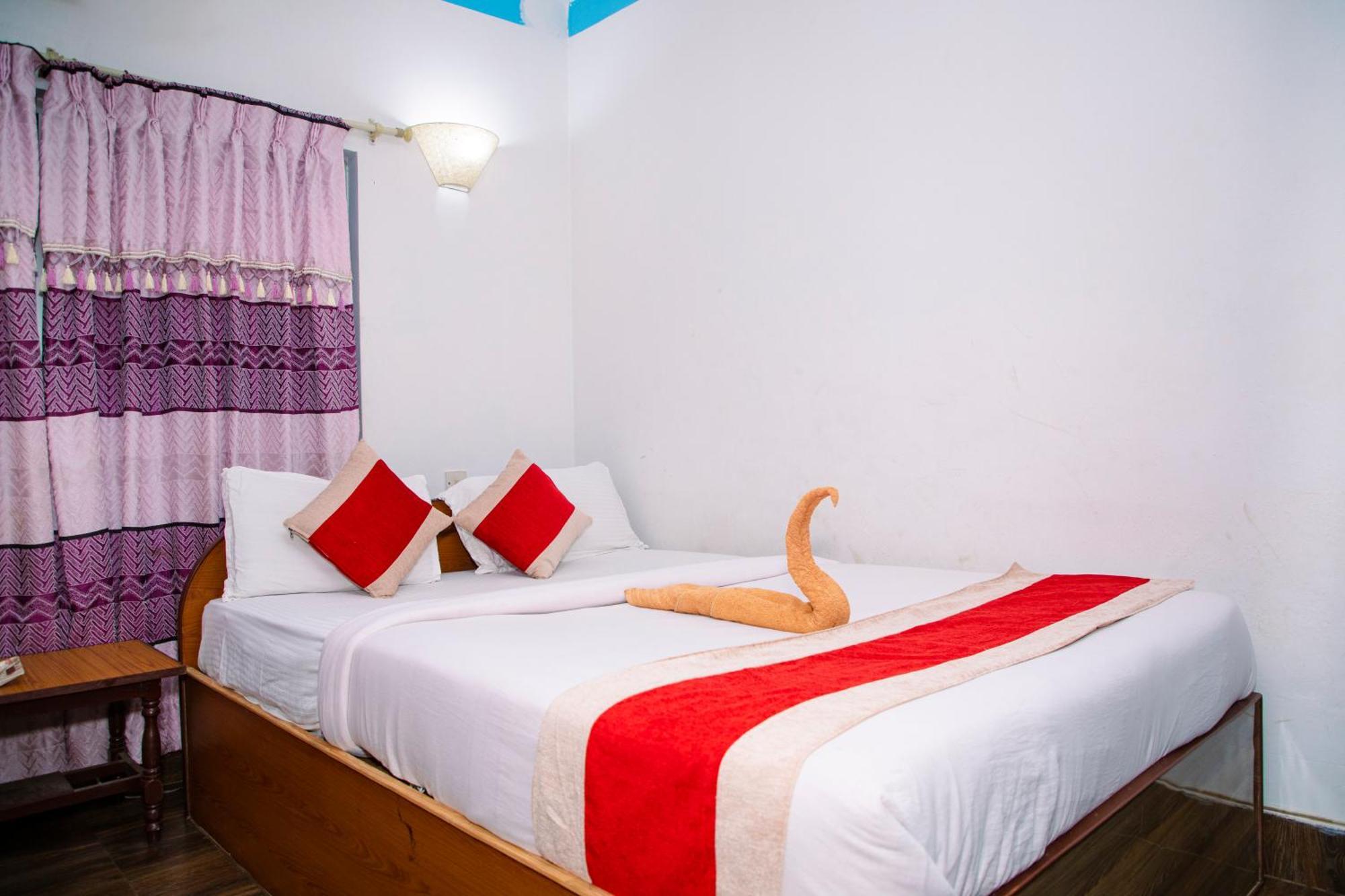 Hotel Shiva'S Dream Sauraha Eksteriør billede