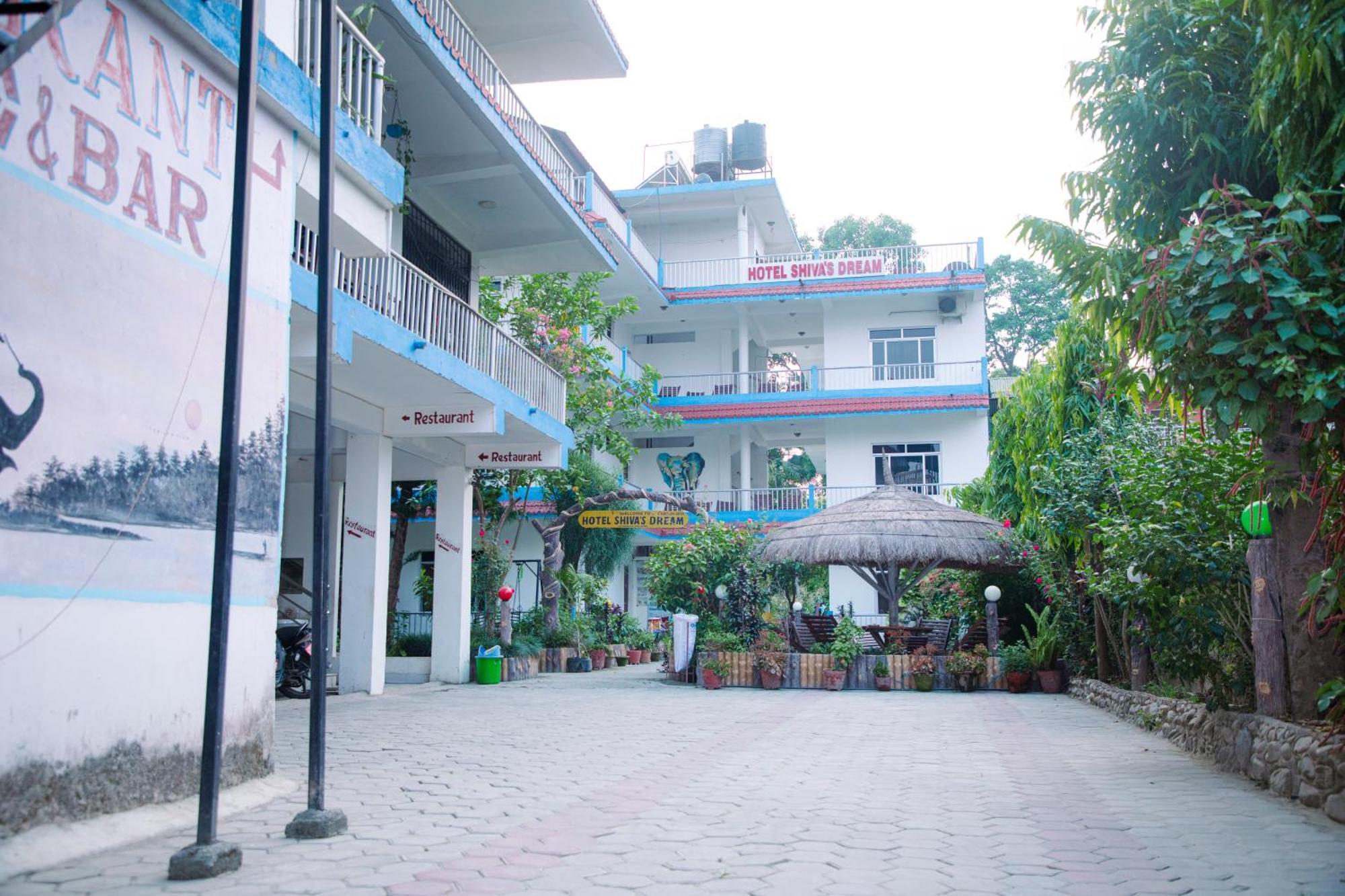Hotel Shiva'S Dream Sauraha Eksteriør billede