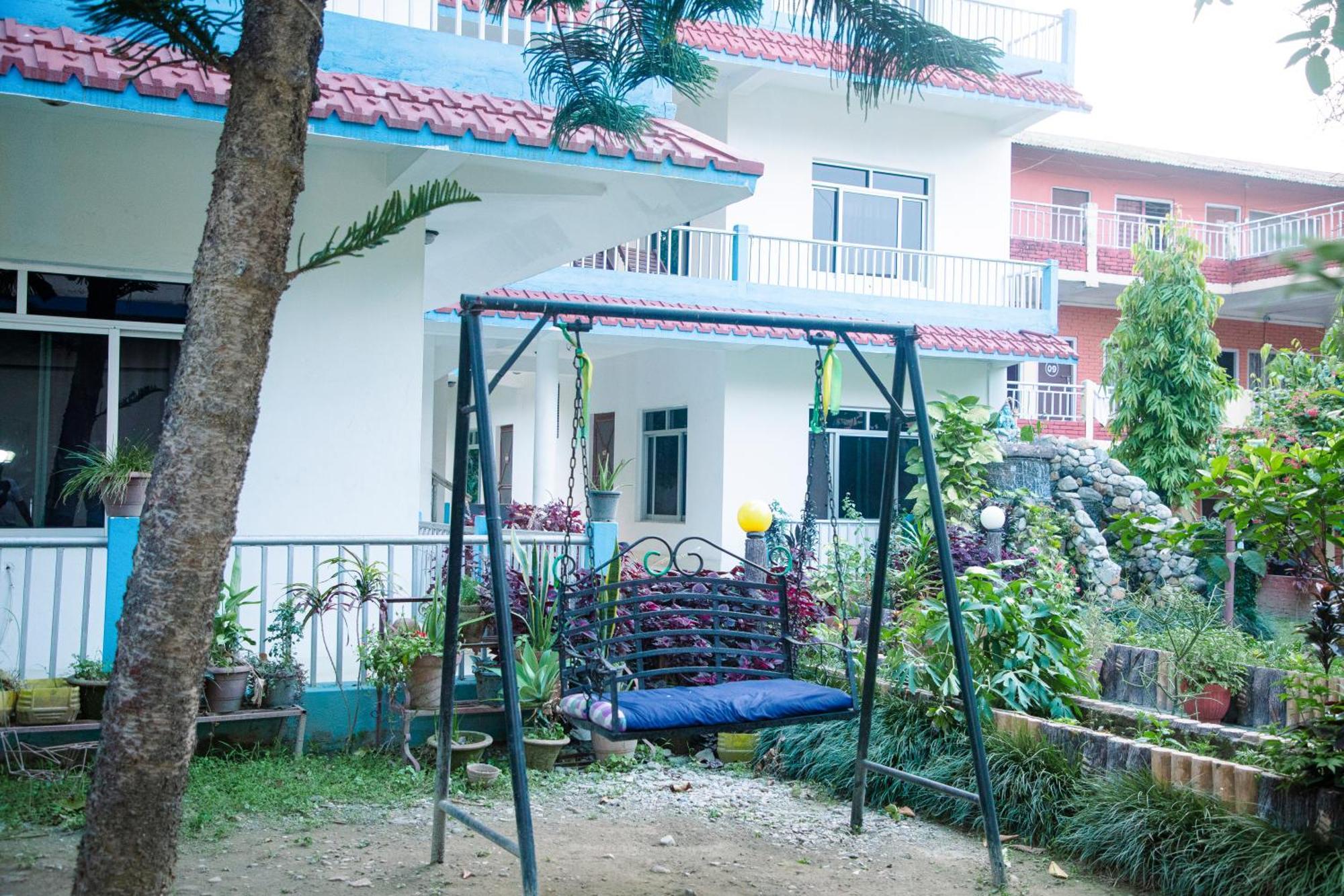Hotel Shiva'S Dream Sauraha Eksteriør billede