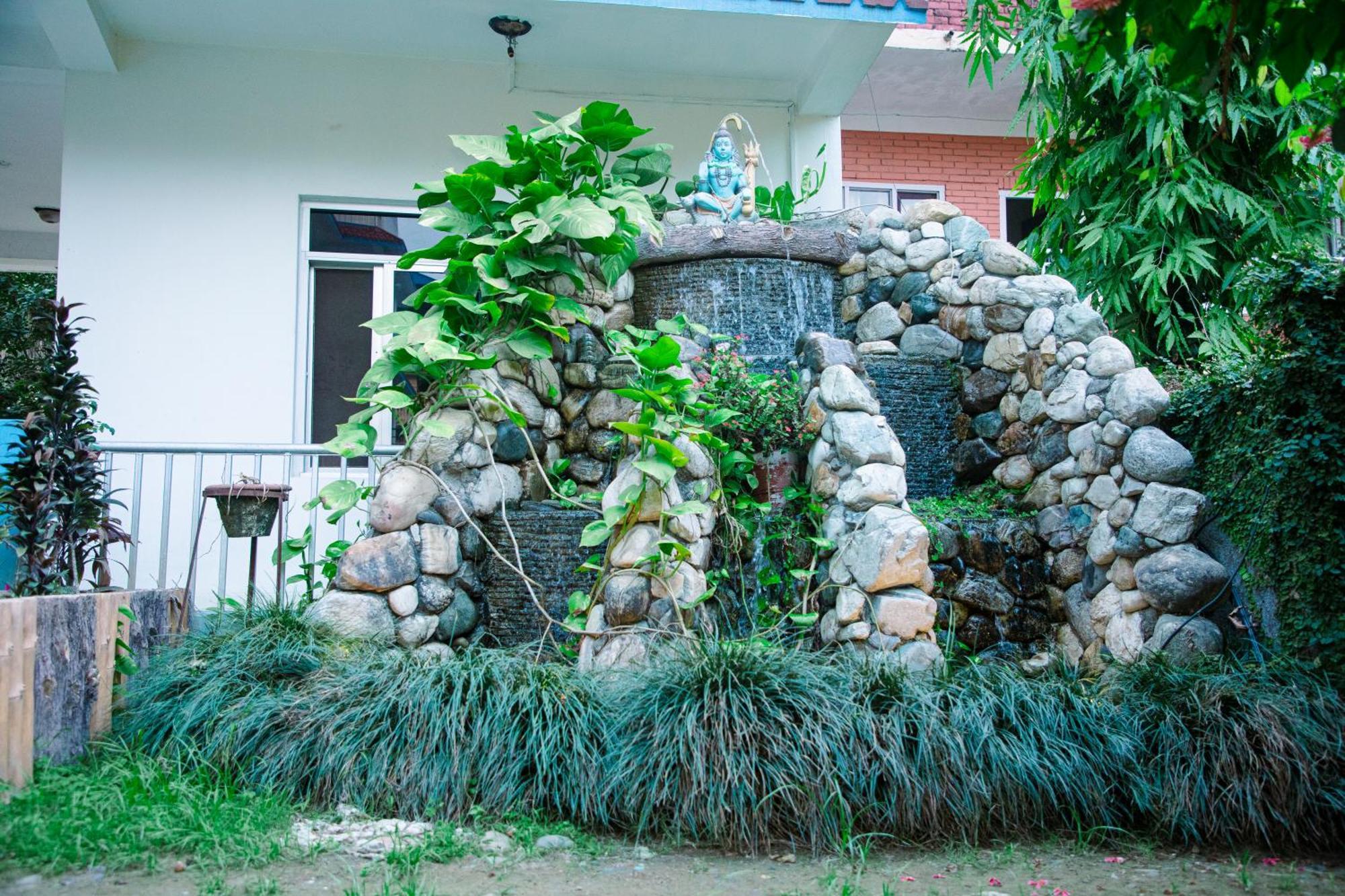 Hotel Shiva'S Dream Sauraha Eksteriør billede
