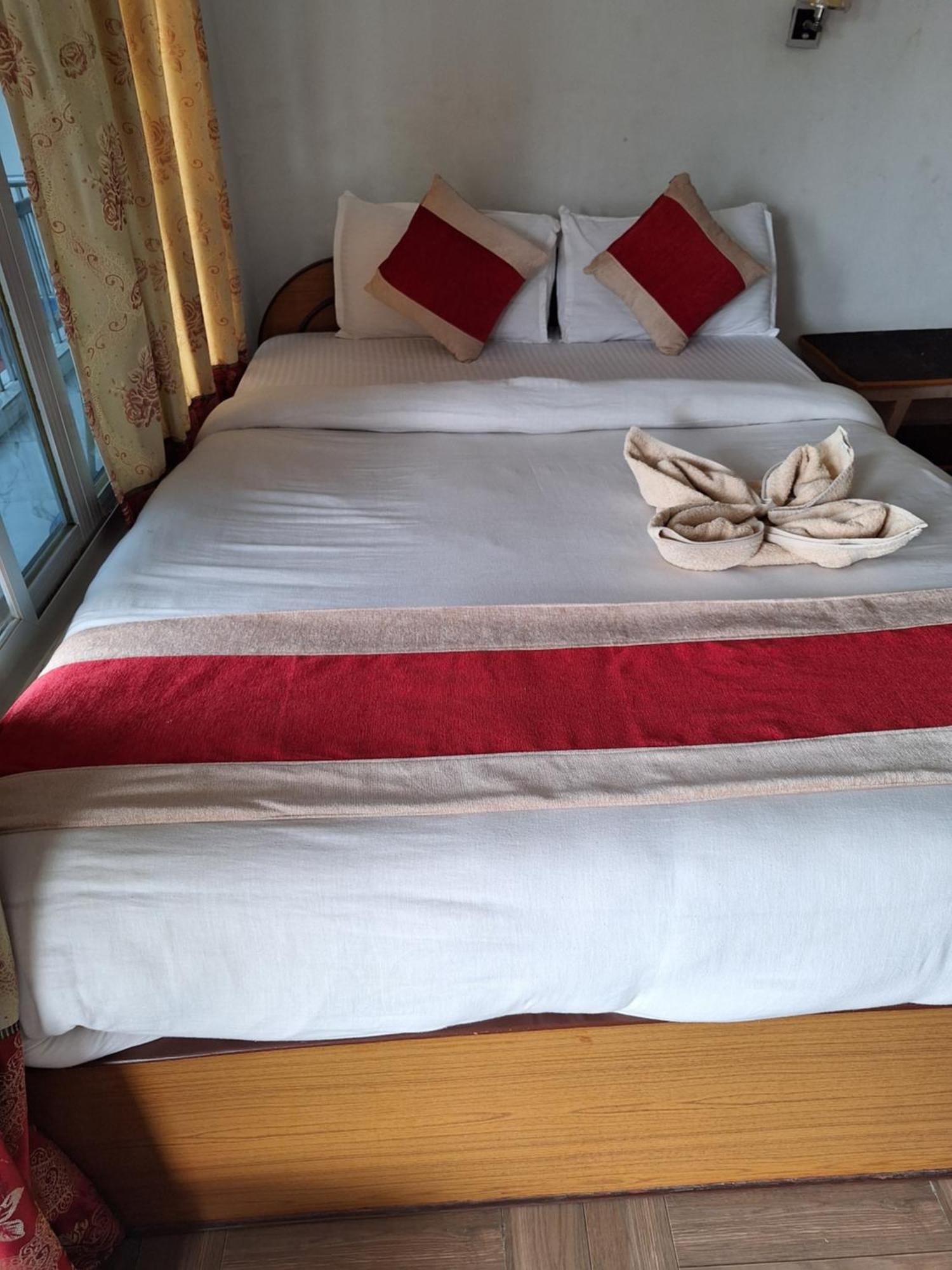Hotel Shiva'S Dream Sauraha Eksteriør billede