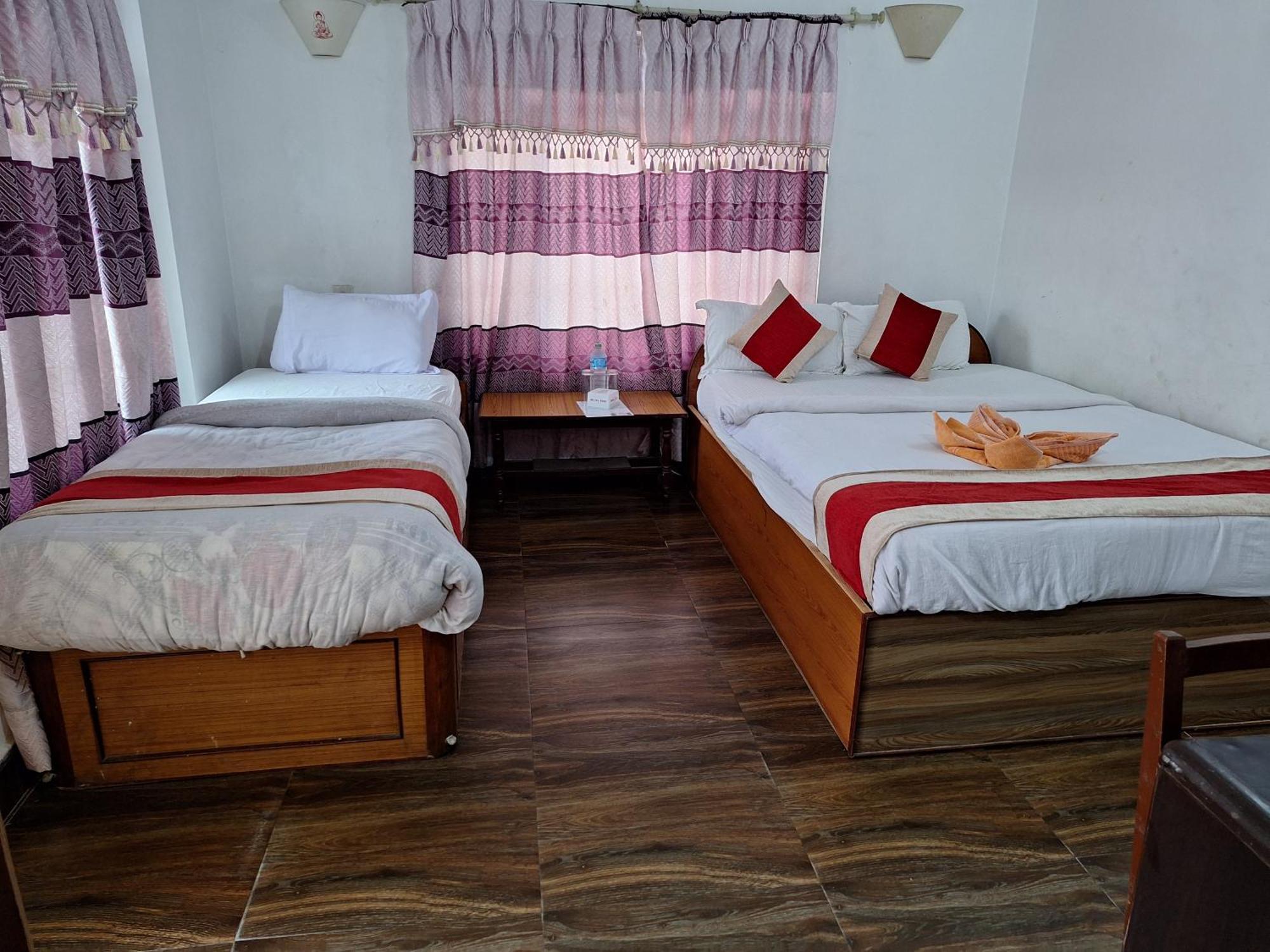 Hotel Shiva'S Dream Sauraha Eksteriør billede