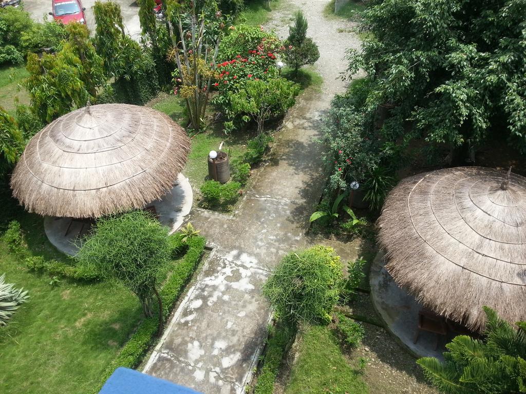 Hotel Shiva'S Dream Sauraha Eksteriør billede