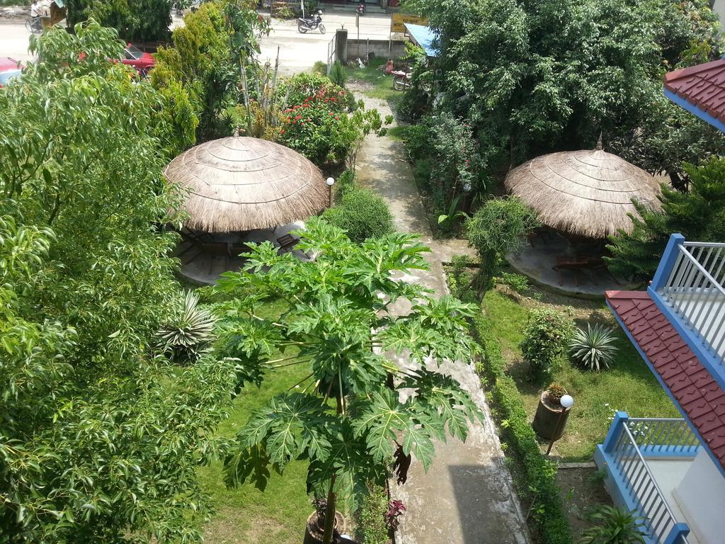 Hotel Shiva'S Dream Sauraha Eksteriør billede